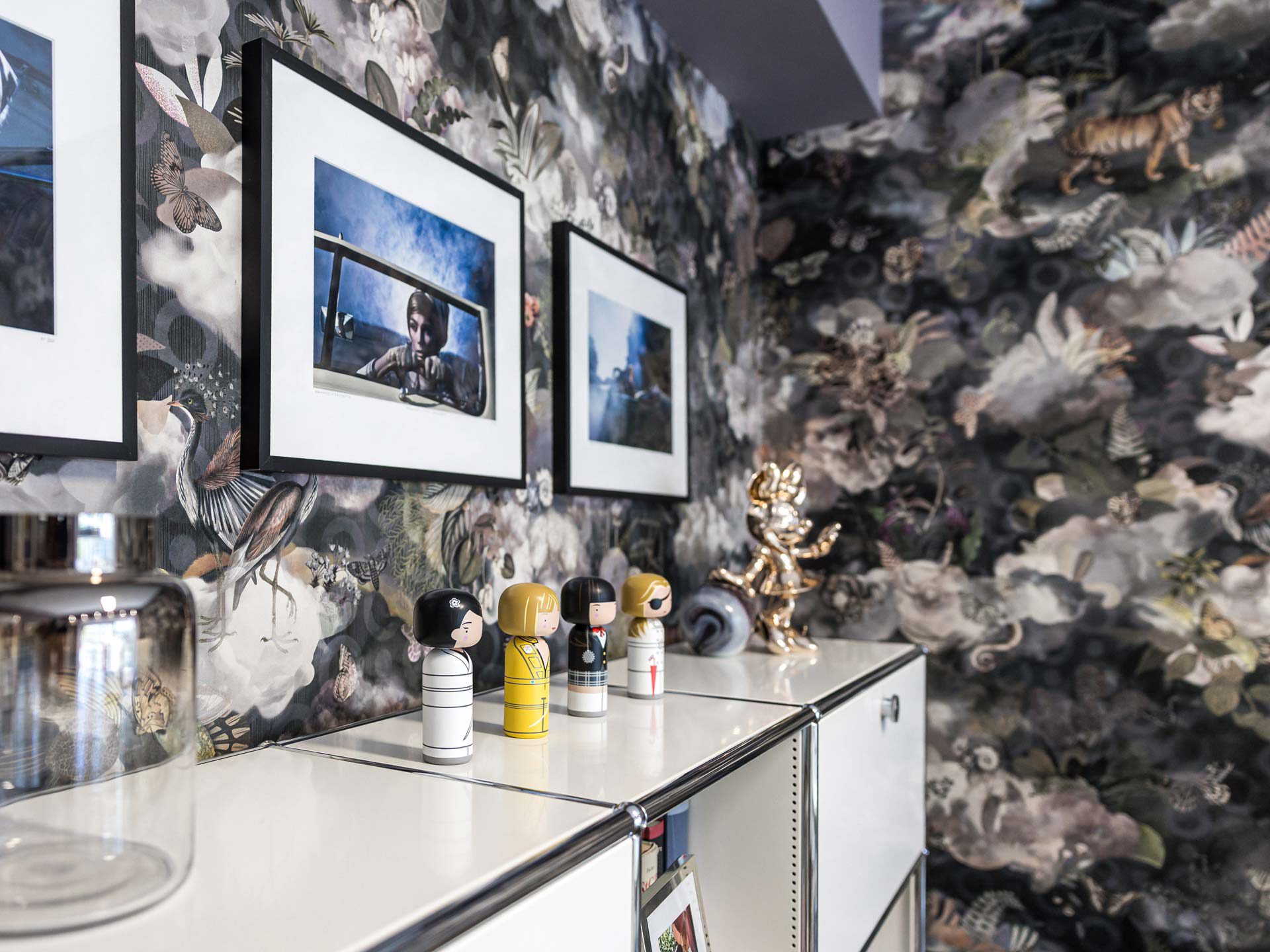 Stilvolle Inneneinrichtung in den Kanzleiräumen von Birkenstock Rechtsanwälte, die unser Auge für Details und individuelle Beratung zeigt.